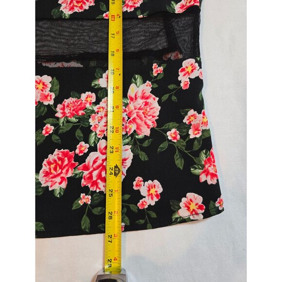 Torrid Floral Mesh Panel Top Size 2X lightweight short sleeve - Picture 10 of 13